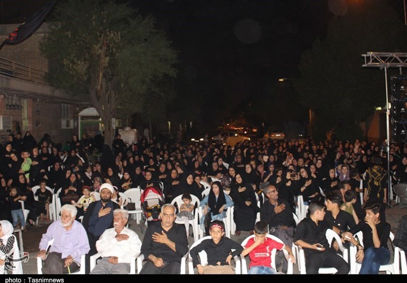 بالصور / اجتماع هيئات العزاء الحسيني في حي إنقلاب بمدینة الأهواز