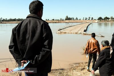 انهيار طريق انهيار الطريق الرابط بین عدة قرى ومدينة ملاثاني بسبب الفيضان
