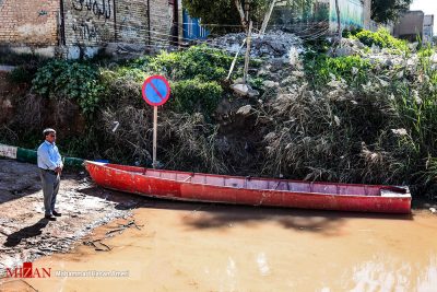 انهيار طريق انهيار الطريق الرابط بین عدة قرى ومدينة ملاثاني بسبب الفيضان
