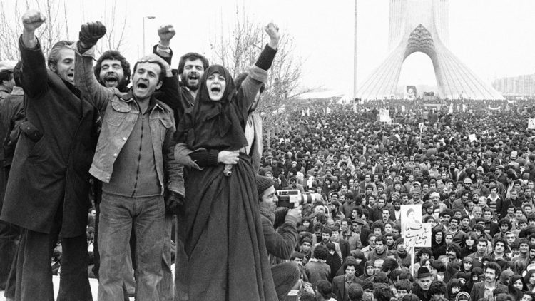 هل حققت الثورة الإسلامية الإيرانية أهدافها؟ ولماذا نتطلع بثورة أخرى في المنطقة؟