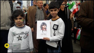 زكريا بدر علي الجابر صورة الطفل المظلوم «زكريا بدر علي الجابر» بمسيرات الثورة في الاهواز