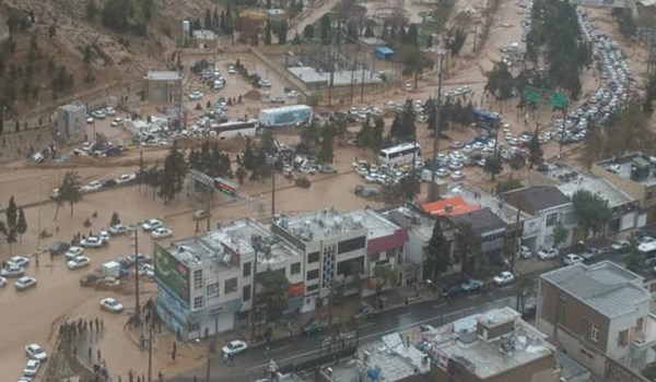 ارتفاع حصيلة ضحايا السيول في شيراز الى 18 قتيلا و 68 مصابا