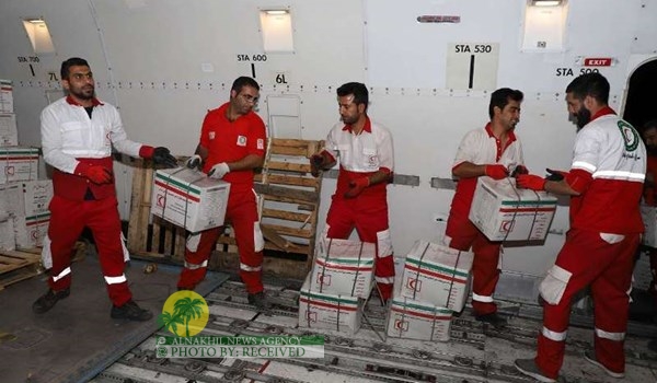 الهلال الأحمر الإيراني يوزع مساعدات إنسانية شعبية على منكوبي السيول