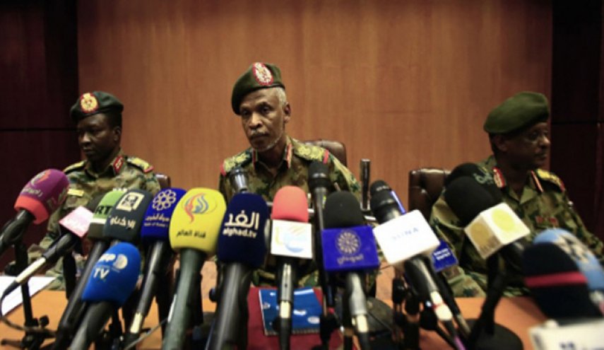 سلسلة قرارات للمجلس العسكري السوداني واتصالات مع 3 دول عربية
