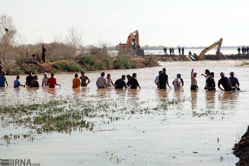 مساعدات جوية لأكثر من 6000 متضرر من الفيضان في خوزستان