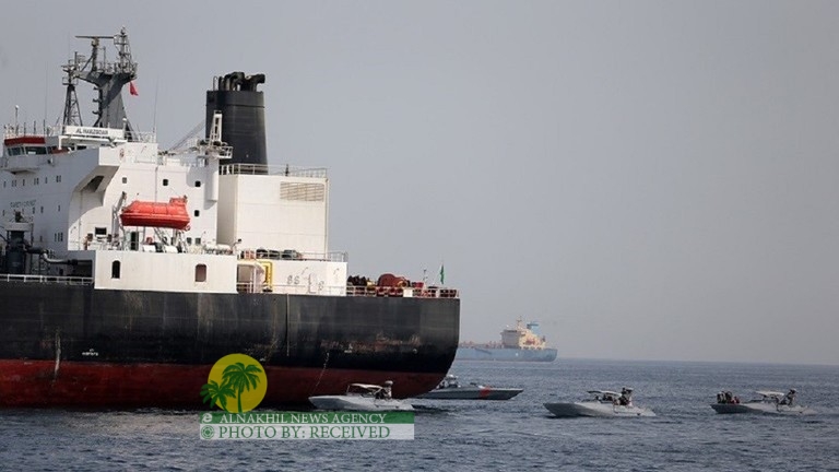 إصابة ناقلة نفط بطوربيد قبالة السواحل الإماراتية وأسعار النفط تلتهب