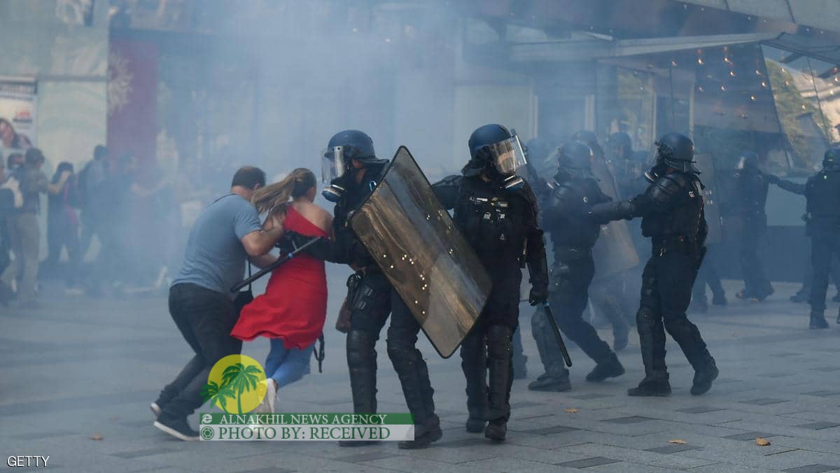 تظاهرات باريس.. اعتقال العشرات وتفريق المحتجين بـ”الغاز”