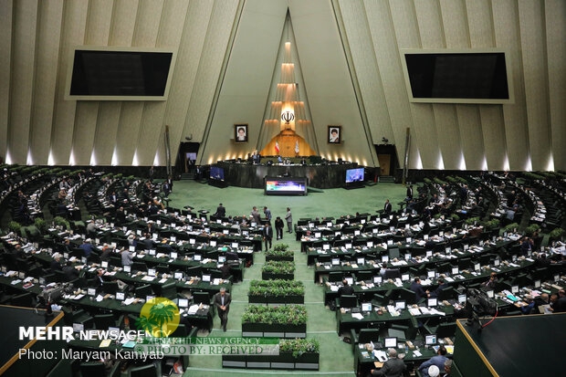 عضو في هيئة رئاسة البرلمان الايراني: البرلمان تسلم مشروعا لخروج ايران من معاهدة حظر انتشار الاسلحة النووية (NPT)