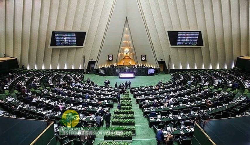 البرلمان الإيراني يعقد أولى جلساته الافتراضية