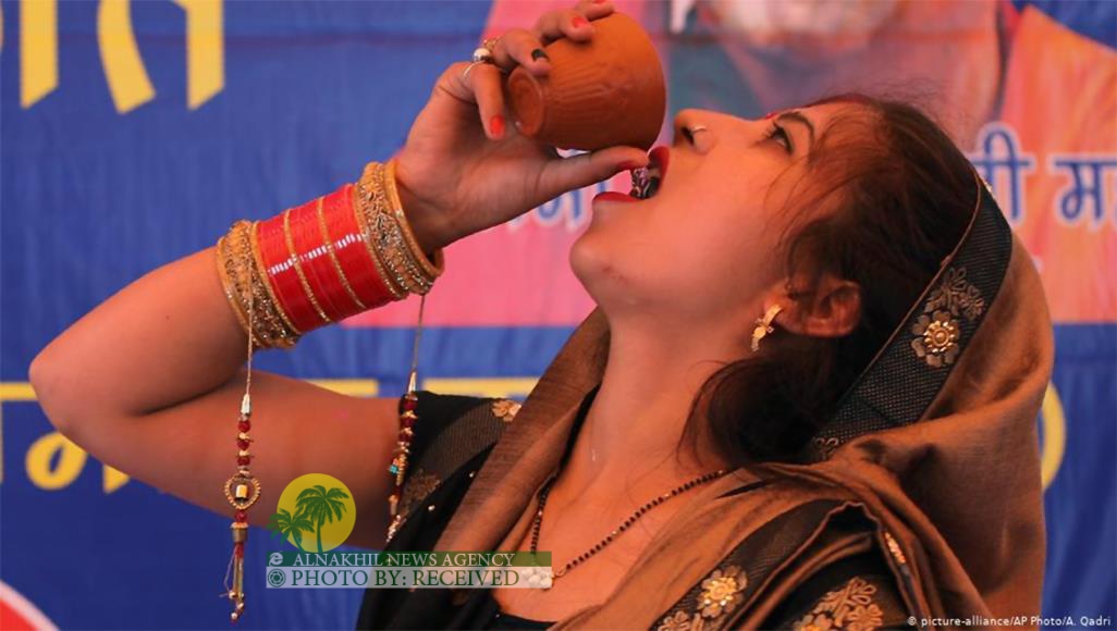 الهند.. شرب بول البقر في حفلة للوقاية من فيروس كورونا