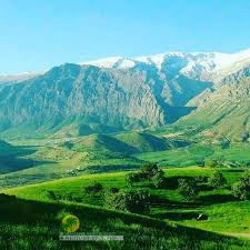 سادات حسیني/هي قرية ذات مناظر خلابة مع طقس لطيف ومناظر طبيعية خضراء على بعد 20  كيلومترا من مدینة دزفول