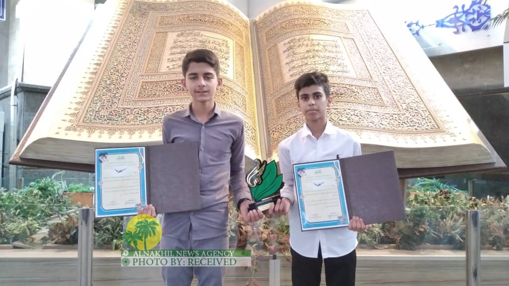 طفلان اهوازيان يتالقان في المسابقات القرآنیة
