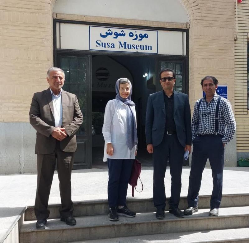السفيرة الاسترالية في ایران تزور الآثارالتاریخیة والدینیة في الشوش