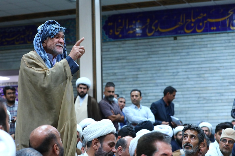 تقرير مصور : اية الله رئيسي يلتقي مع علماء الدين ورؤساء وشيوخ العشائر في محافظة خوزستان