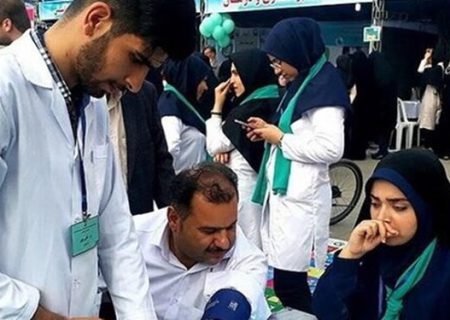 أطباء متطوعون يقدمون الخدمات لزوار الأربعين في حدود خوزستان