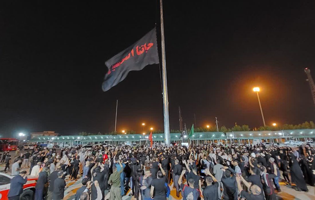 رفع علم حیاتنا الحسین في منفذ الشلامجة، بحضور زعماء العشائر العراقية