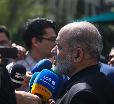 وزير الداخلية الإيراني ينفي مزاعم استهداف البنى التحتية الصاروخية في خرم آباد
