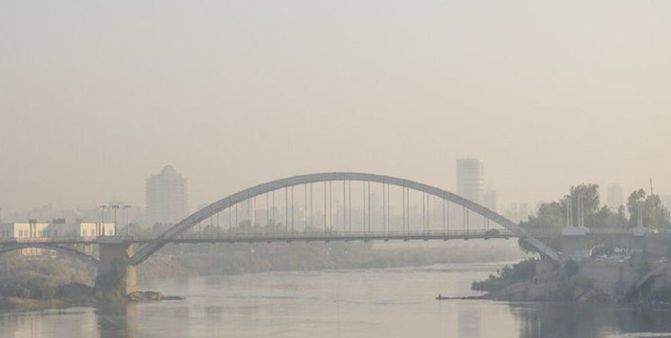 خوزستان: صعوبة في التنفس وطبقة سميكة من الضباب السام… تلوث الهواء في الاهواز يصل إلى مستوى “خطير”