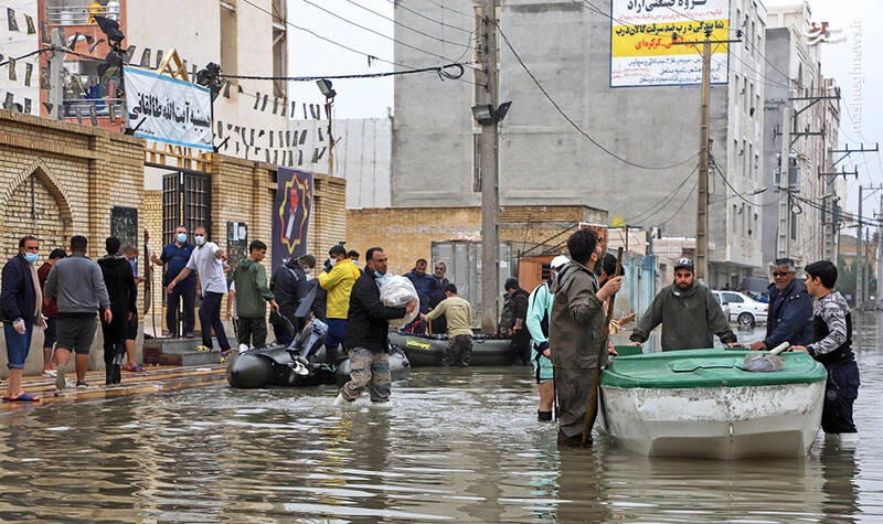 الفيضانات تلحق الاضرار بنحو ألف وحدة سكنية في ميناء الإمام الخميني