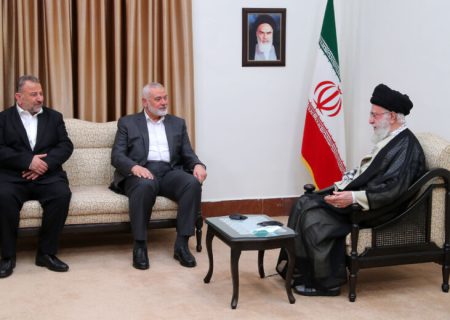 حماس تنفي خبر “رويترز” بشأن فحوى لقاء السيد خامنئي وهنية في طهران