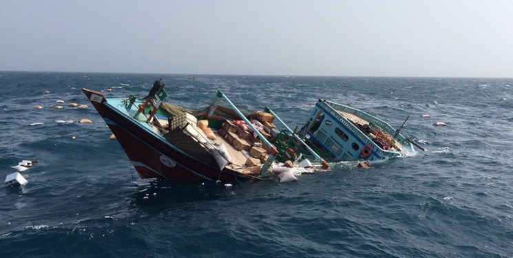 إنقاذ حياة 6 من أفراد طاقم سفینة شحن على طريق دبي-آبادان