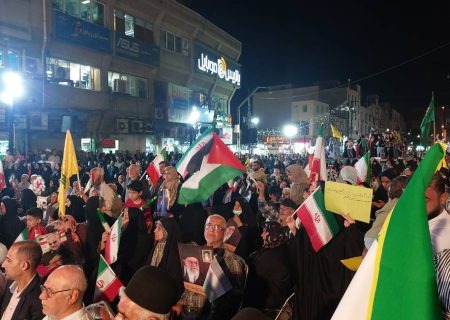 خوزستان.. آلاف المواطنین يخرجون إلى الشوارع احتفالا بالهجوم على إسرائيل