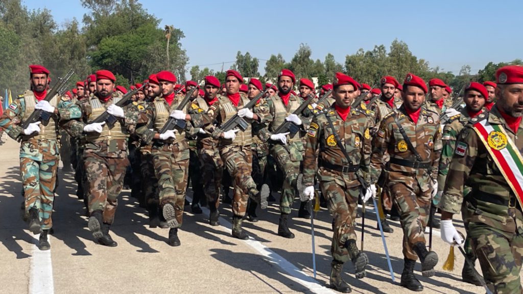 استعراض عسكري بمناسبة اليوم الوطني للجيش في الاهواز + صور