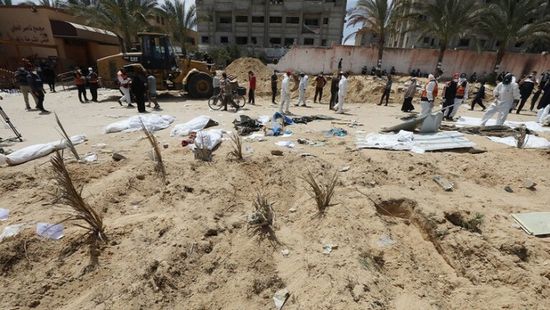 مقابر جماعية في غزة وجثث مقيدة.. الأمم المتحدة تطالب بتحقيق