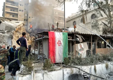 هآرتس: 4 سيناريوهات محتملة لرد إيران على اغتيال قادتها العسكريين