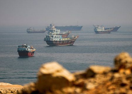 اللواء وحيدي: لا يحق لأي قوة من خارج المنطقة التدخل في مضيق هرمز